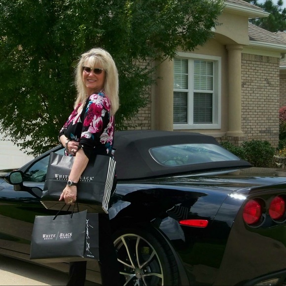 Meet your Posher, Adrienne - Picture 7 of 10